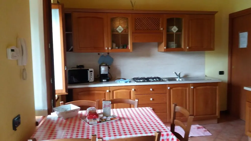 Casa Vacanze Da Edo Aparthotel Civate 0*,  Itália